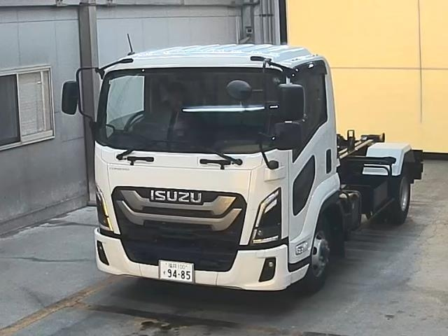 ISUZU FORWARD — фото