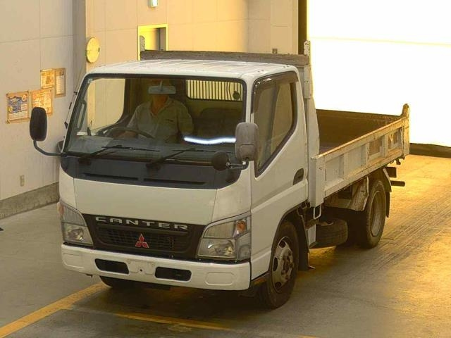 MITSUBISHI CANTER — фото