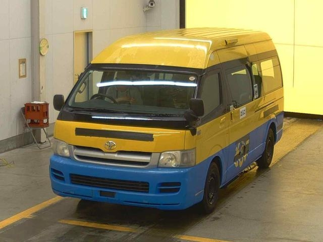 TOYOTA HIACE — фото