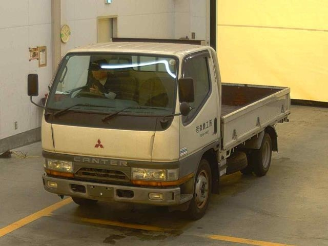 MITSUBISHI CANTER — фото