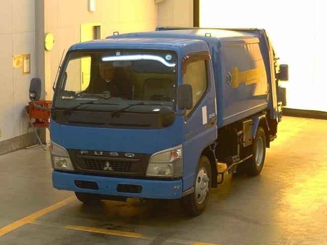 MITSUBISHI CANTER — фото