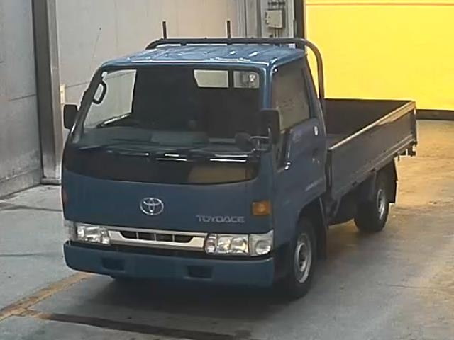 TOYOTA HIACE — фото