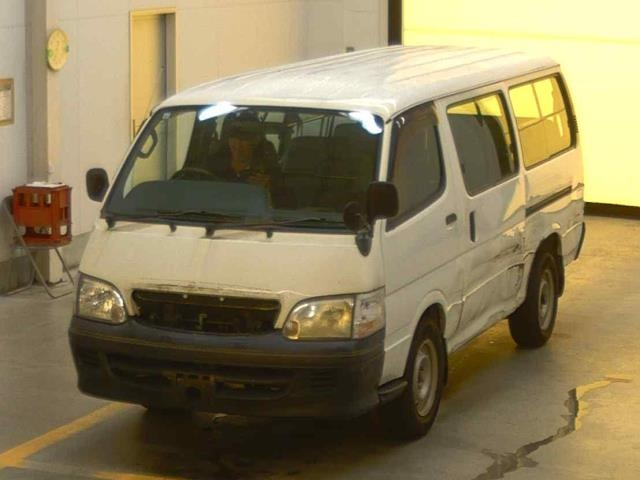 TOYOTA HIACE — фото