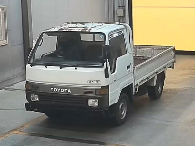 TOYOTA HIACE — фото