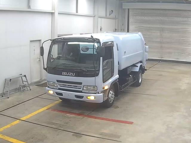 ISUZU FORWARD — фото