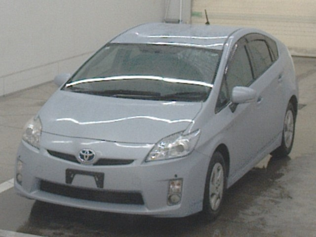 TOYOTA PRIUS — фото