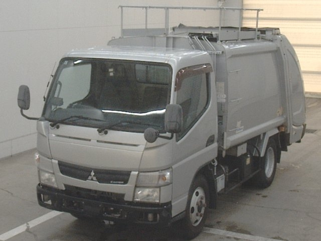 MITSUBISHI CANTER — фото