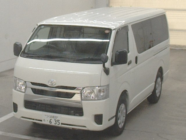 TOYOTA HIACE — фото