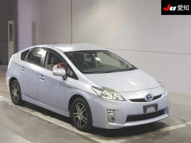 TOYOTA PRIUS — фото