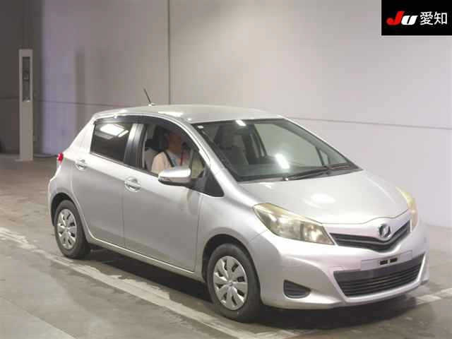 TOYOTA VITZ — фото
