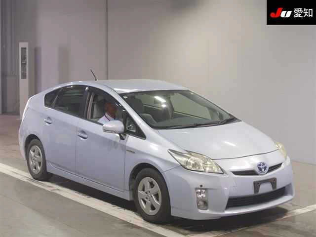 TOYOTA PRIUS — фото