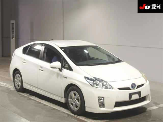 TOYOTA PRIUS — фото