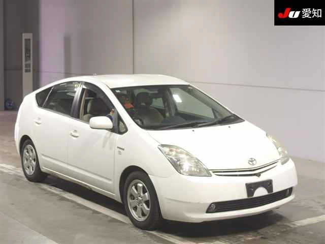 TOYOTA PRIUS — фото