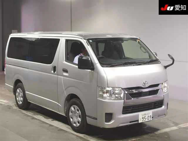 TOYOTA HIACE — фото