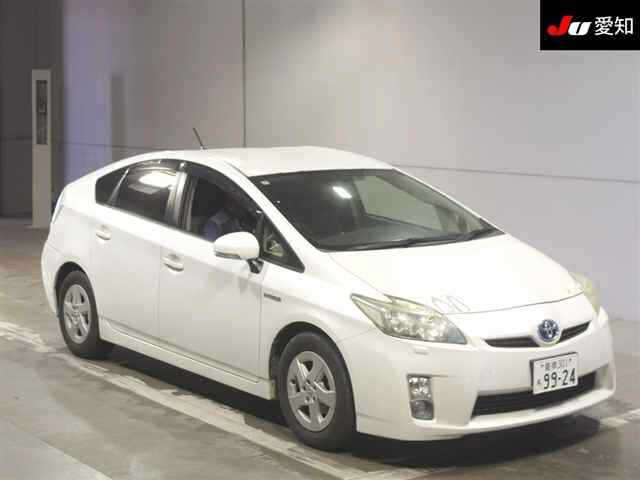 TOYOTA PRIUS — фото