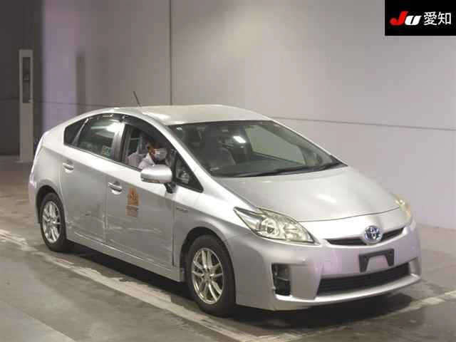 TOYOTA PRIUS — фото