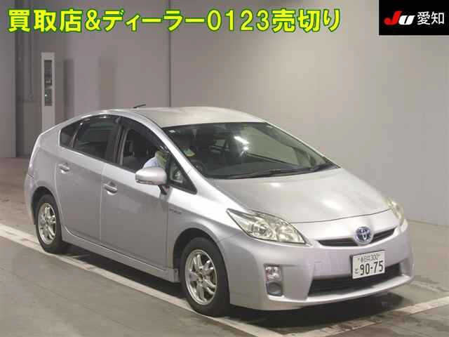 TOYOTA PRIUS — фото