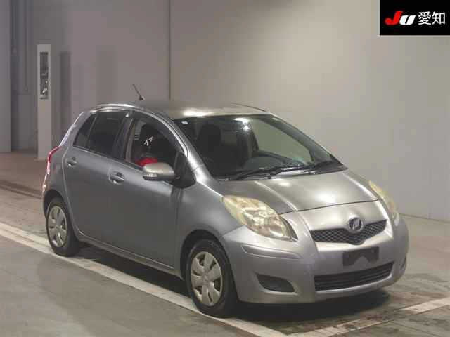 TOYOTA VITZ — фото