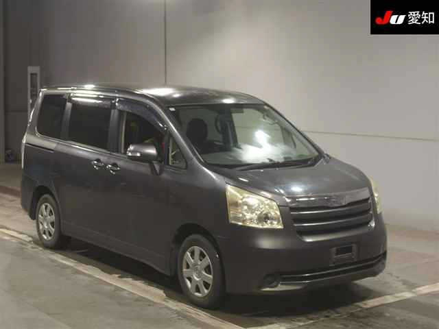 TOYOTA NOAH — фото