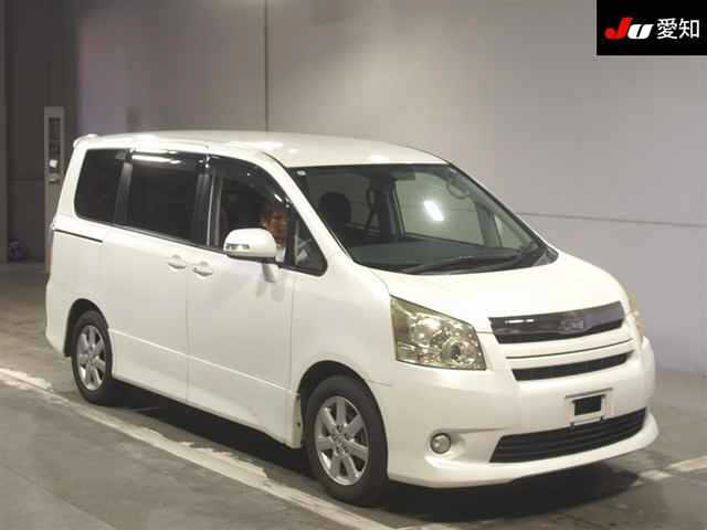 TOYOTA NOAH — фото