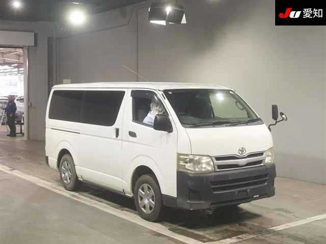 TOYOTA HIACE — фото