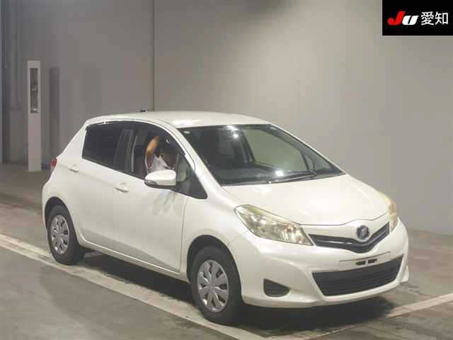 TOYOTA VITZ — фото