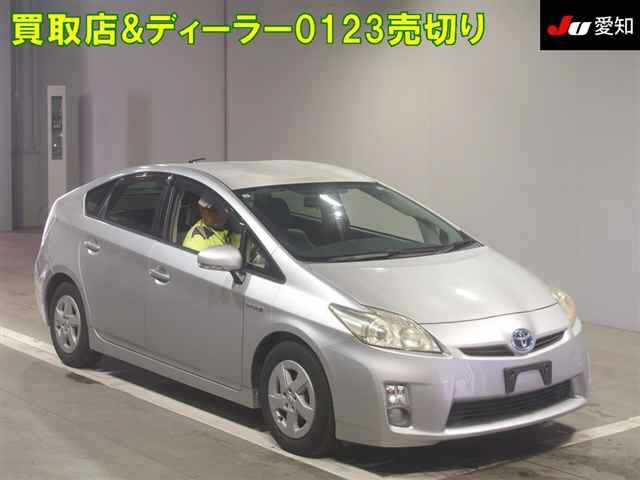 TOYOTA PRIUS — фото