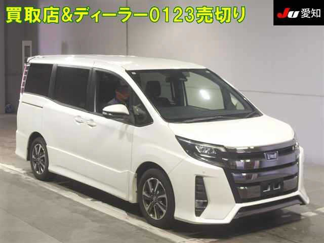 TOYOTA NOAH — фото