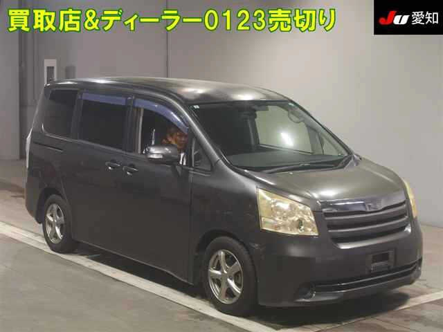 TOYOTA NOAH — фото