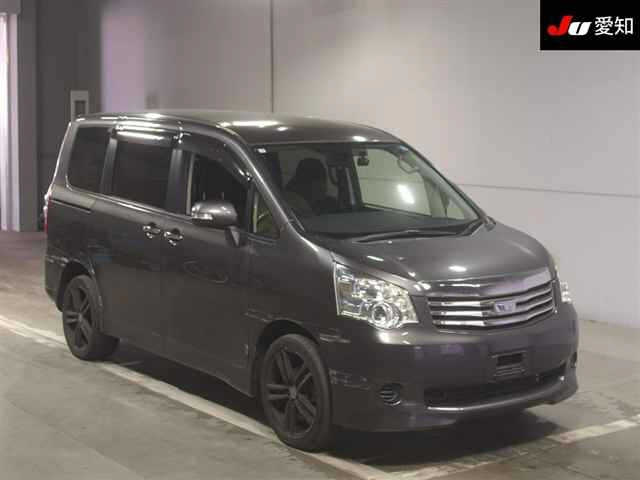 TOYOTA NOAH — фото