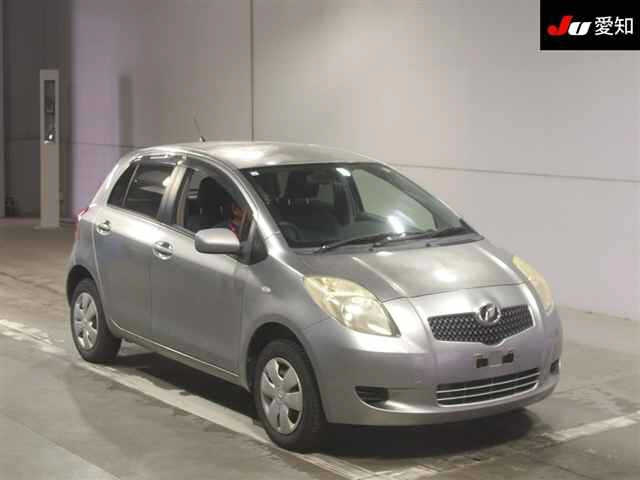TOYOTA VITZ — фото