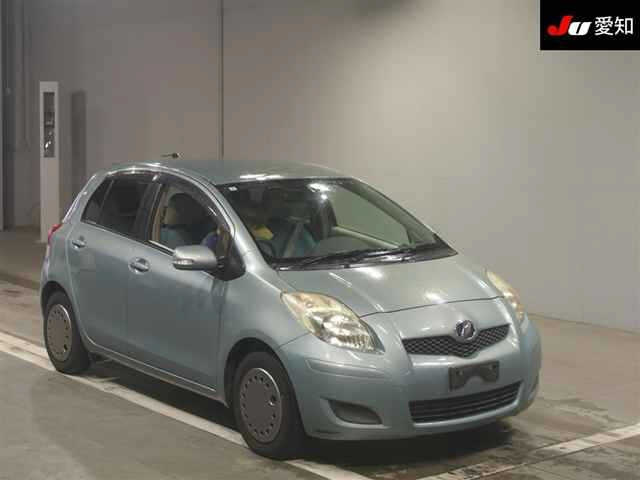 TOYOTA VITZ — фото