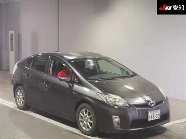 TOYOTA PRIUS — фото