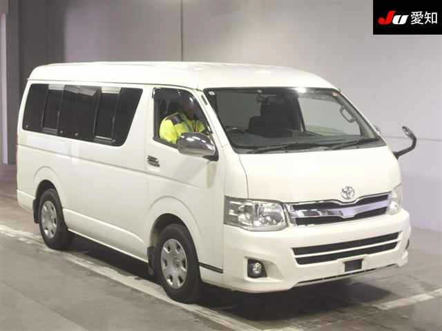 TOYOTA HIACE — фото