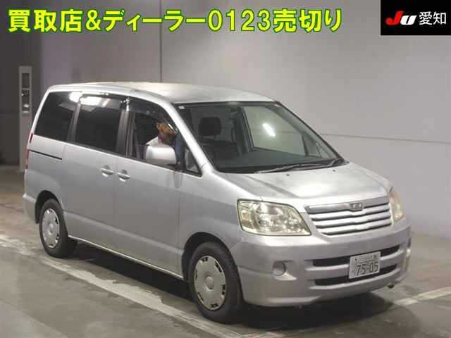 TOYOTA NOAH — фото