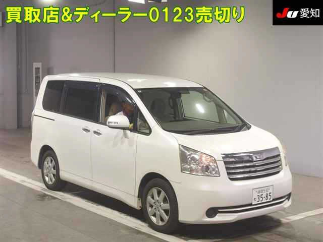 TOYOTA NOAH — фото