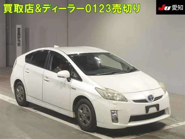 TOYOTA PRIUS — фото