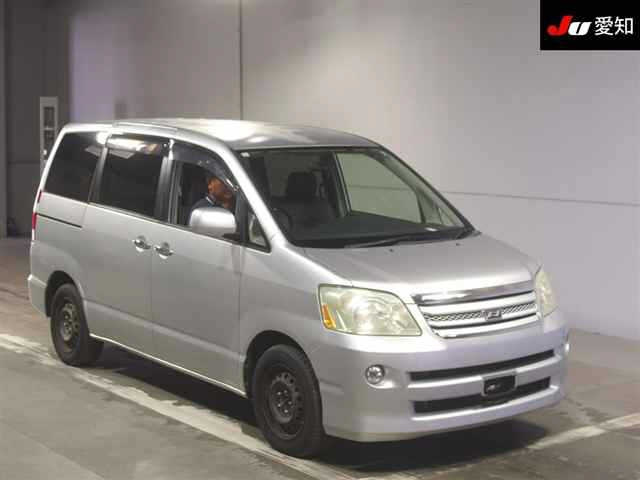 TOYOTA NOAH — фото
