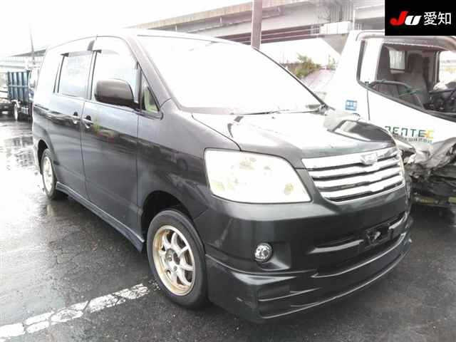 TOYOTA NOAH — фото