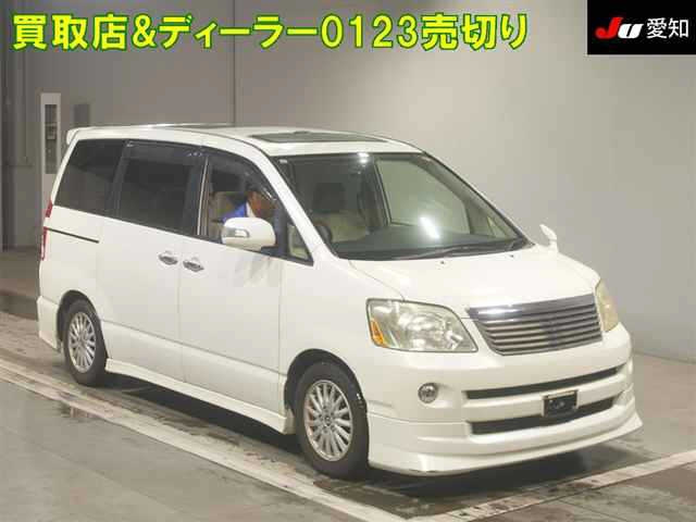 TOYOTA NOAH — фото
