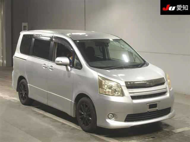 TOYOTA NOAH — фото