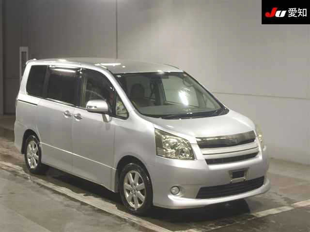 TOYOTA NOAH — фото