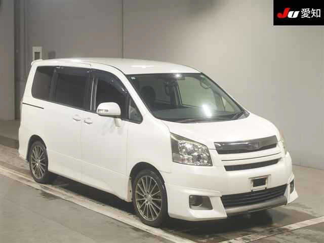 TOYOTA NOAH — фото