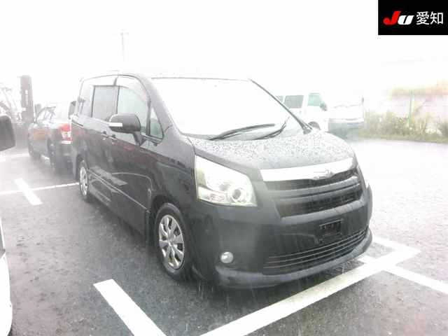 TOYOTA NOAH — фото