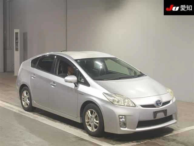 TOYOTA PRIUS — фото