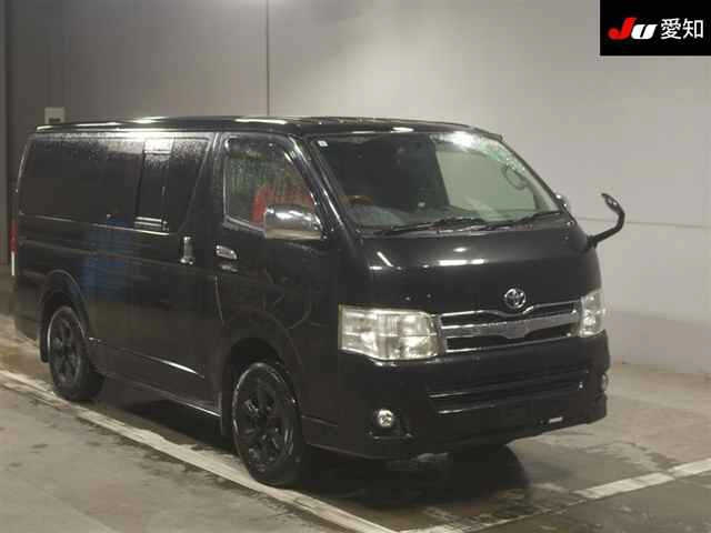 TOYOTA HIACE — фото