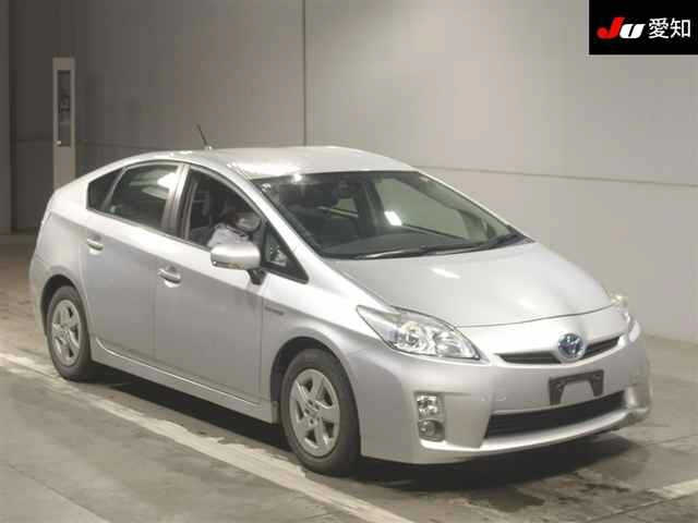 TOYOTA PRIUS — фото