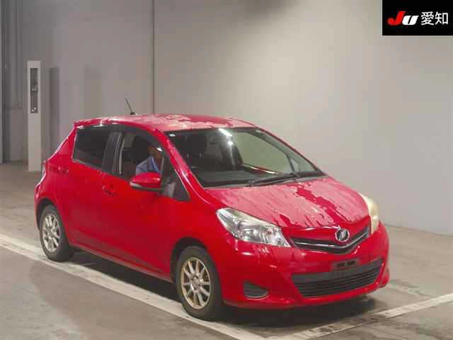 TOYOTA VITZ — фото