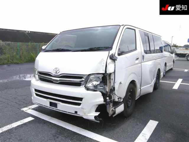 TOYOTA HIACE — фото