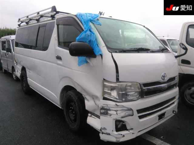 TOYOTA HIACE — фото
